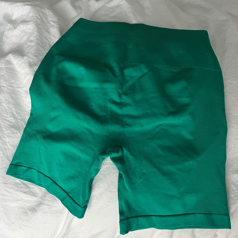 Aurola booty scrunch shorts